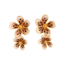Load image into Gallery viewer, Enamel Flower Earring