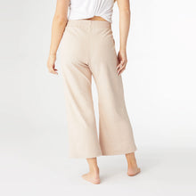 Load image into Gallery viewer, Weekend Brushed Pocket Crop - Sand