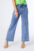 Load image into Gallery viewer, Everstretch Wide Leg Ankle - Medium Denim
