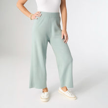 Load image into Gallery viewer, Lightweight Heavenly Luxe Crop Bottom
